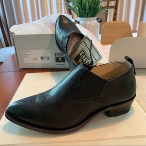 Frye Billy Shootie black leather 8M
